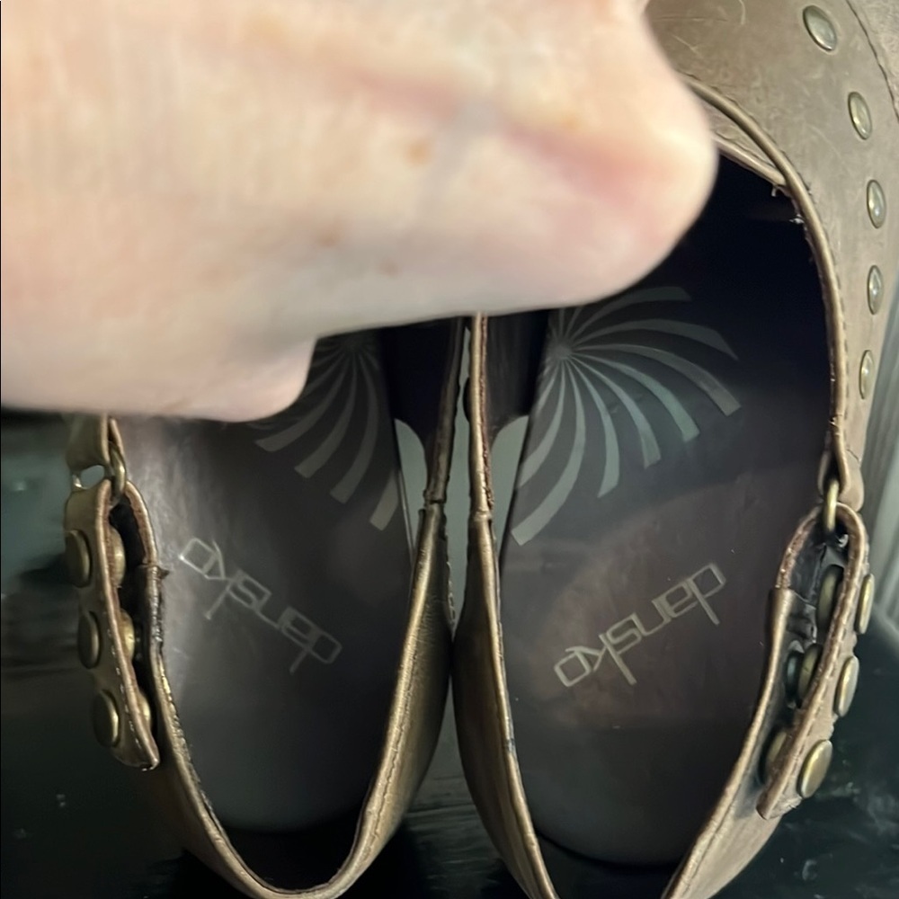 Stylish Dansko Ryder Greige Leather Women's Shoes - Picture 7 of 7